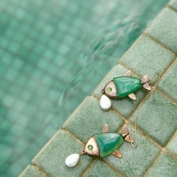 🟢Green Pearl Fish Earrings! 🟢 - Picture 1 of 7